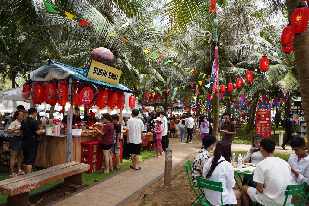 Tại Lễ hội Vũng Tàu Beerfest khách tham quan được khám phá phong cách thưởng bia và ẩm thực của nhiều nước khác nhau.JPG