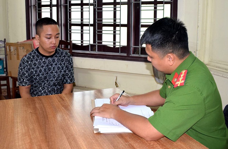 Sau khi đâm nạn nhân tử vong, Đào Văn Sáng đã đến cơ quan công an đầu thú