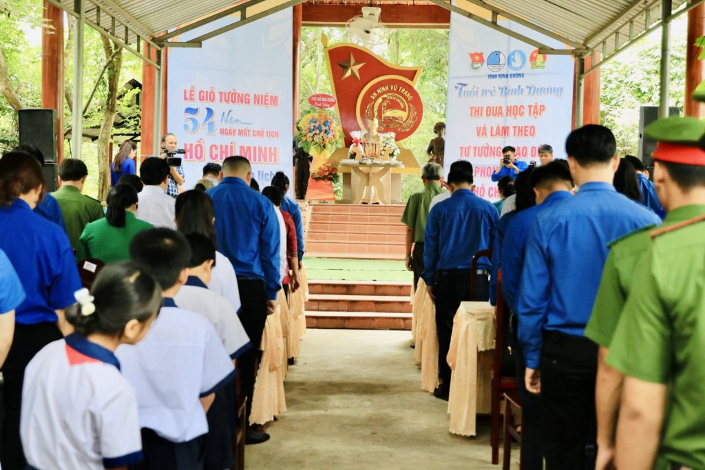 Bình Dương tổ chức Lễ giỗ tưởng niệm 54 năm Ngày mất Chủ tịch Hồ Chí Minh.