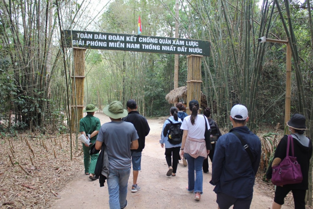 Tour tham quan địa đạo Củ Chi