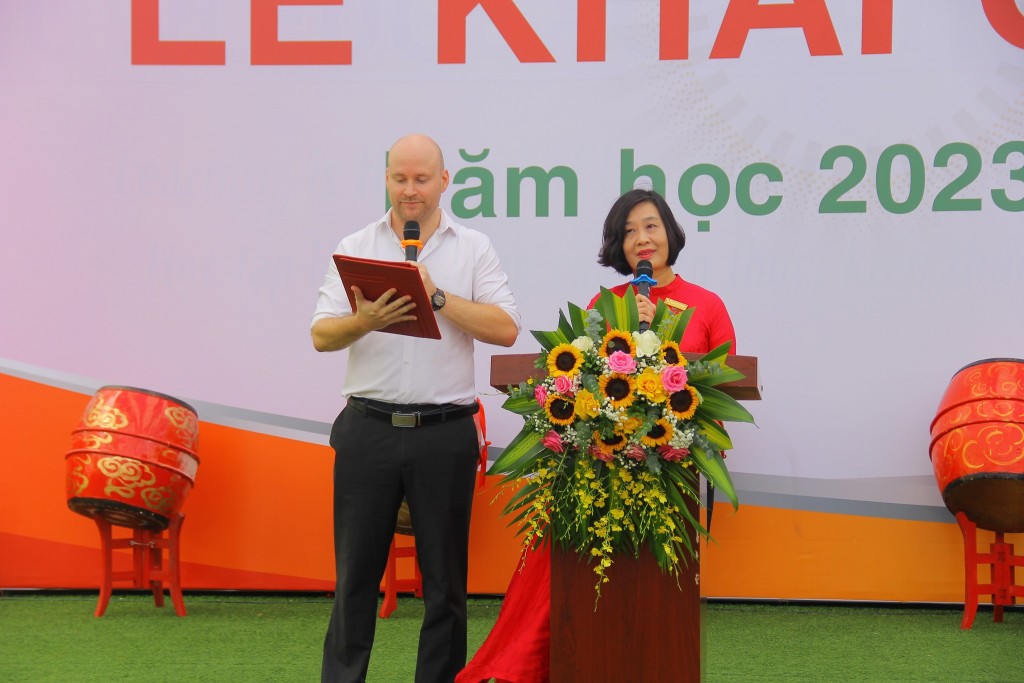 Thầy trò trường Victoria Thăng Long hân hoan khai giảng năm học 2023-2024