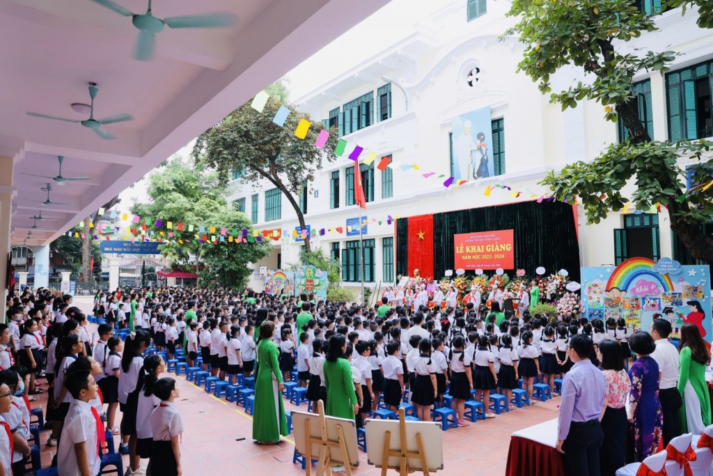 Tiểu học Trưng Vương rộn rã tiếng trống khai trường