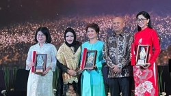 Tổng Giám đốc IPPG Lê Hồng Thuỷ Tiên nhận giải doanh nhân nữ ASEAN