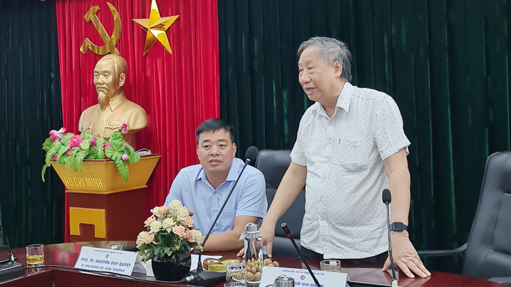 Nguyên Phó Thủ tướng Chính phủ Phạm Gia Khiêm thăm trường Đại học Sư phạm TDTT Hà Nội