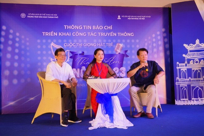 BTC gồm nhạc sĩ Trương Ngọc Ninh, nhạc sĩ Nguyễn Quang Vinh và bà Lý Thị Thúy Hạnh, Giám đốc Trung tâm Văn hóa TP Hà Nội thông tin về cuộc thi Giọng hát trẻ Hà Nội