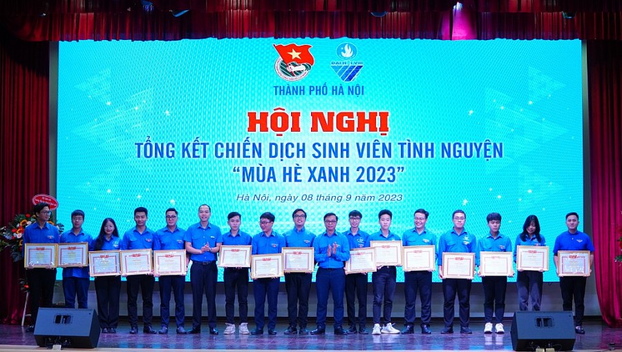 8.749 tình nguyện phủ xanh hè 2023