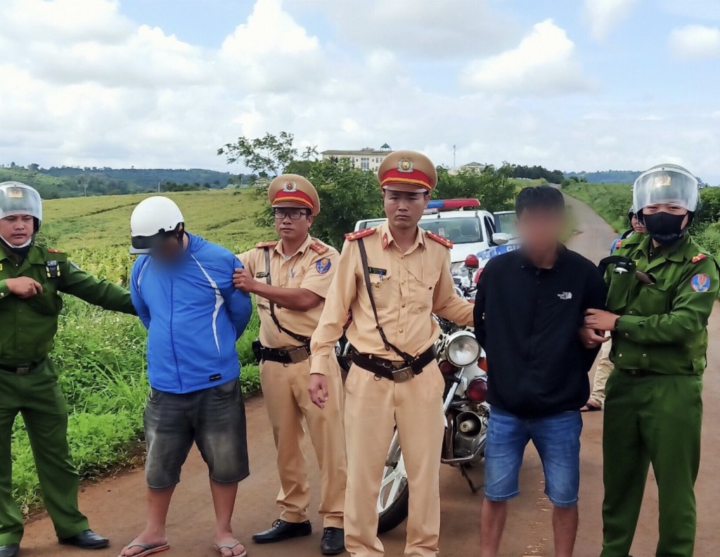 Lực lượng Công an tỉnh Đắk Nông phối hợp với đơn vị  bắt giữ 2 đối tượng cùng tang vật liên quan 
