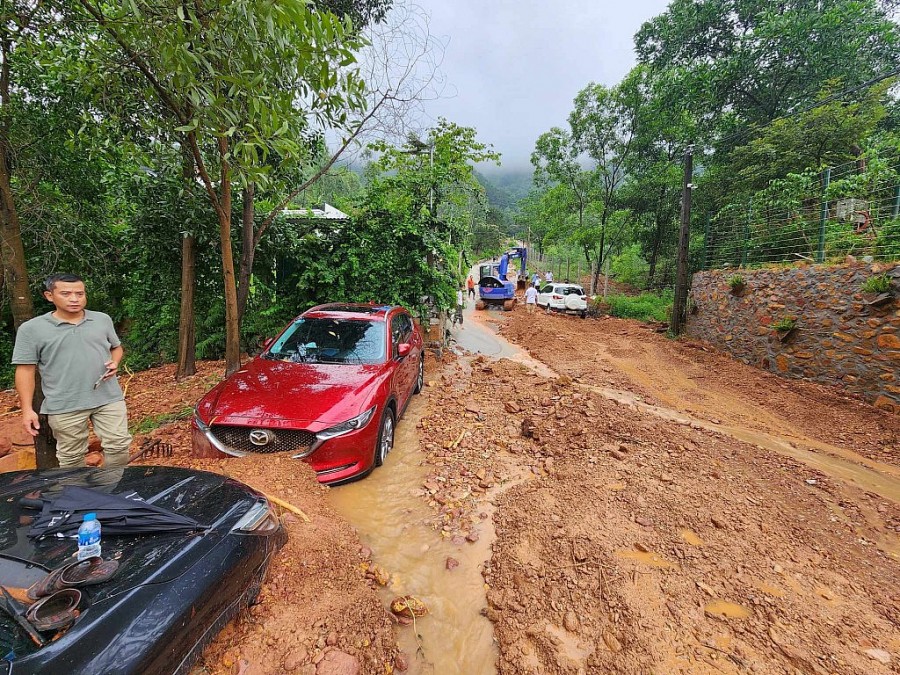 Kiểm soát chặt chẽ hoạt động xây dựng ở khu vực sườn dốc, ven sông