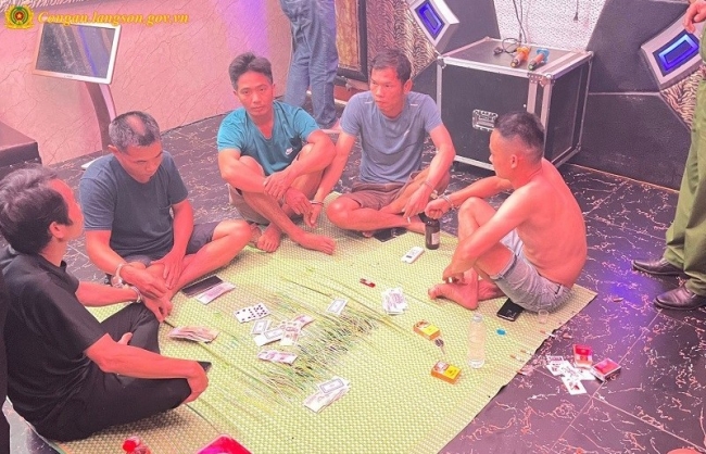 "Nghiện" cờ bạc khiến nhiều người trẻ có hành vi tự sát