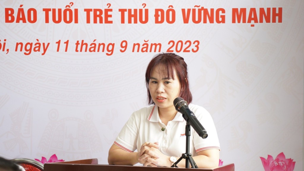 Đảng viên Nguyễn Thị Thu Phương, Chi ủy viên, Ủy viên Ban biên tập, Trưởng ban Thời sự - Bạn đọc phát biểu tham luận