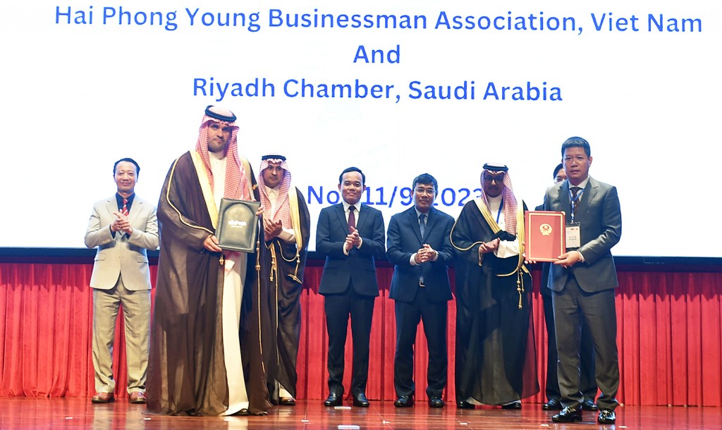Phó Thủ tướng Trần Lưu Quang chứng kiến lễ trao Bản ghi nhớ giữa Hiệp hội Doanh nghiệp trẻ Hải Phòng và Phòng Thương mại và Công nghiệp Riyadh - Ảnh: VGP/Hải Minh