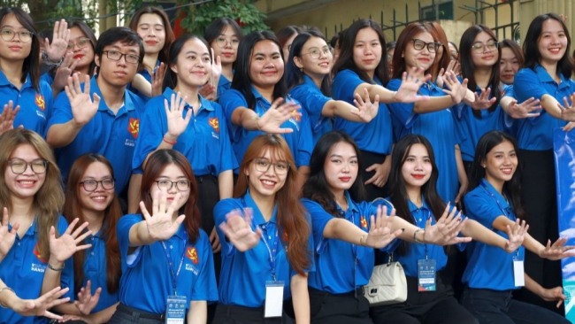 Quảng bá văn hóa, đất nước, con người và thanh niên Việt Nam