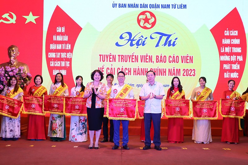 Tạo chuyển biến tích cực về phục vụ Nhân dân của cán bộ, công chức