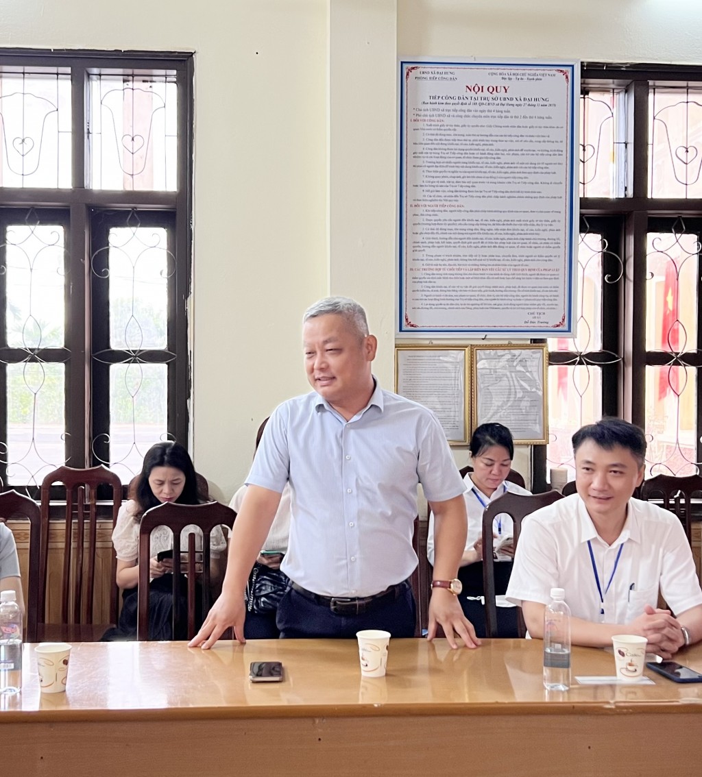 Đồng chí Bùi Minh Hoàng đóng góp ý kiến về việc thực hiện 2 bộ quy tắc ứng xử tại xã Đại Hưng