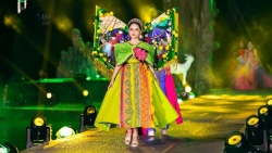 Miss Baby Việt Nam 2021 Gia Hân diễn Vedette cùng Hoa hậu Đỗ Thị Hà