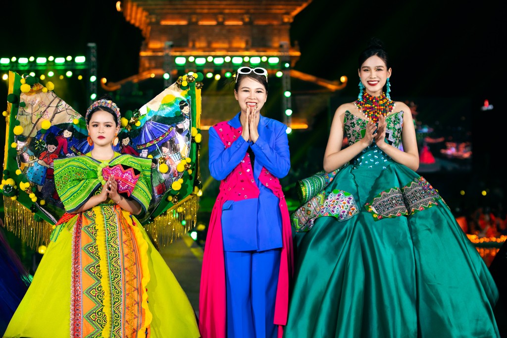Miss Baby Việt Nam 2021 Gia Hân, NTK Thạch Linh và Hoa hậu Đỗ Thị Hà