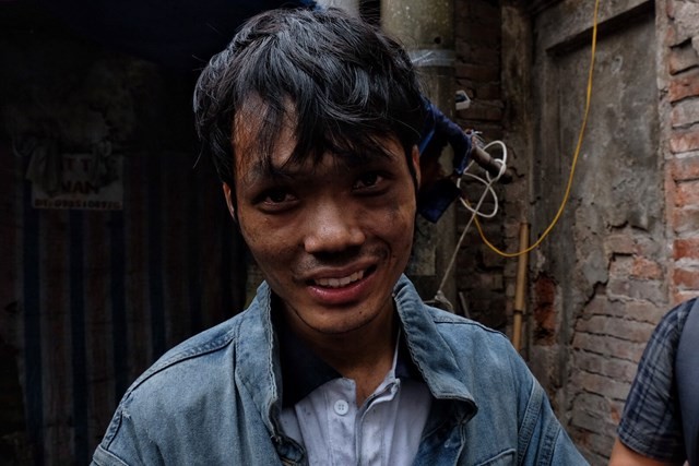 Anh Nguyễn Đăng Văn (30 tuổi, quê Bắc Ninh, làm nghề shipper), dũng cảm cứu khoảng 10 người trong vụ cháy chung cư mini đêm 12/9.