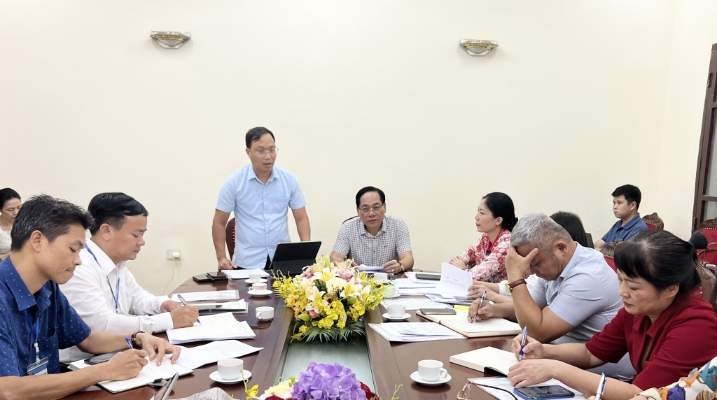 Đồng chí chí Nguyễn Tiến Thiết - Chủ tịch UBND huyện Ứng Hòa phát biểu tại buổi làm việc