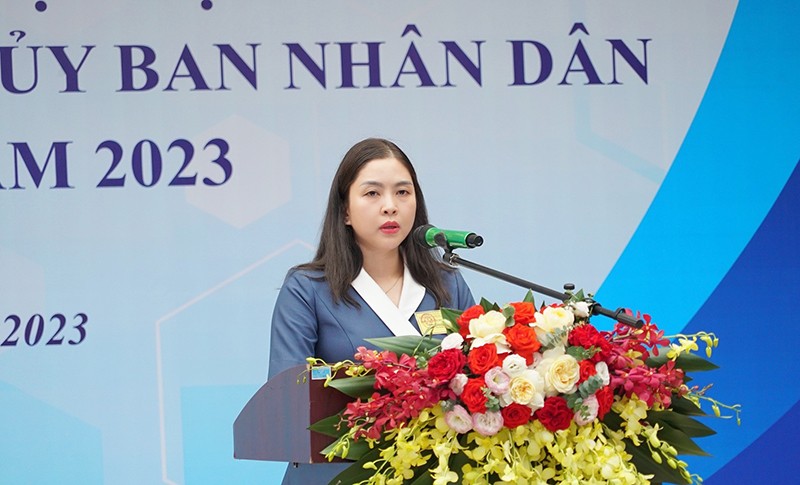 Bà Nguyễn Thị Hoài Thu - Trưởng phòng Nội vụ quận Nam Từ Liêm thông qua các quyết định thành lập Hội đồng tuyển dụng