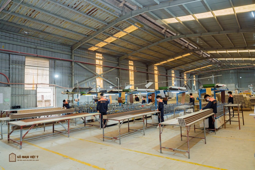 Nhà máy sản xuất quy mô lớn của Công ty Gỗ nhựa Việt Ý