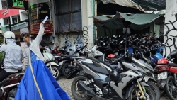 TP Hồ Chí Minh: "Loạn" giá giữ xe tại trung tâm