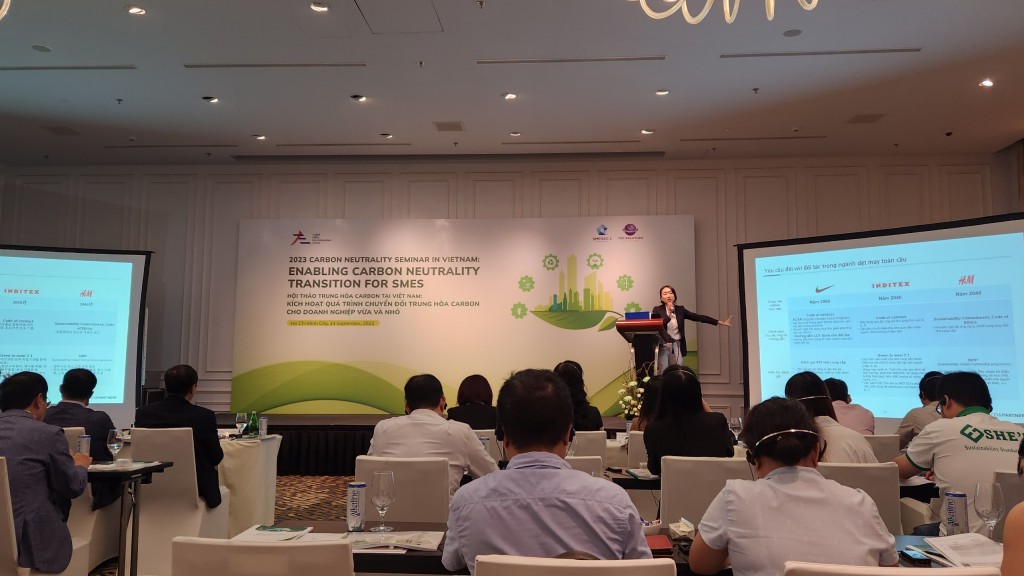 Bà Kim Kyeongyeon – Chuyên gia Tư vấn cao cấp của Eco & Partners trình bày về phương pháp trung hoà carbon cho doanh nghiệp