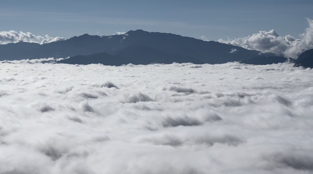 “Bước chân trên mây” chinh phục đỉnh Tà Chì Nhù