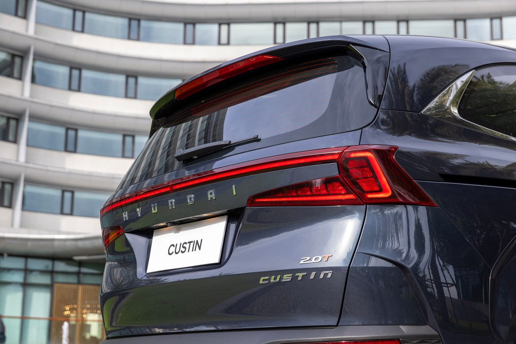 Hyundai Custin lần đầu ra mắt thị trường có giá hơn 800 triệu đồng