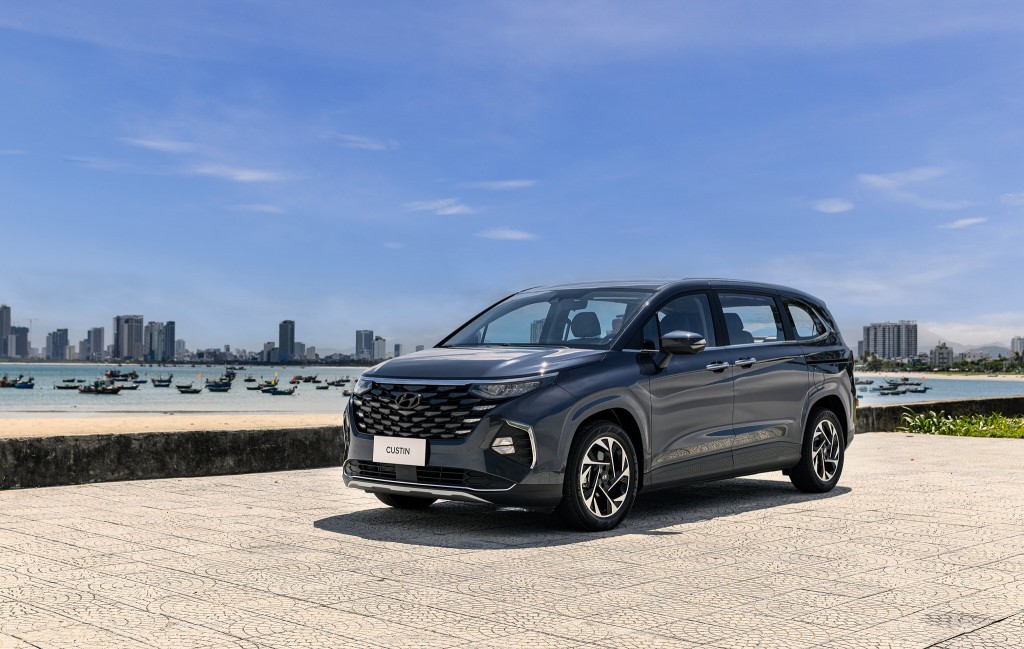 Hyundai Custin lần đầu ra mắt thị trường có giá hơn 800 triệu đồng