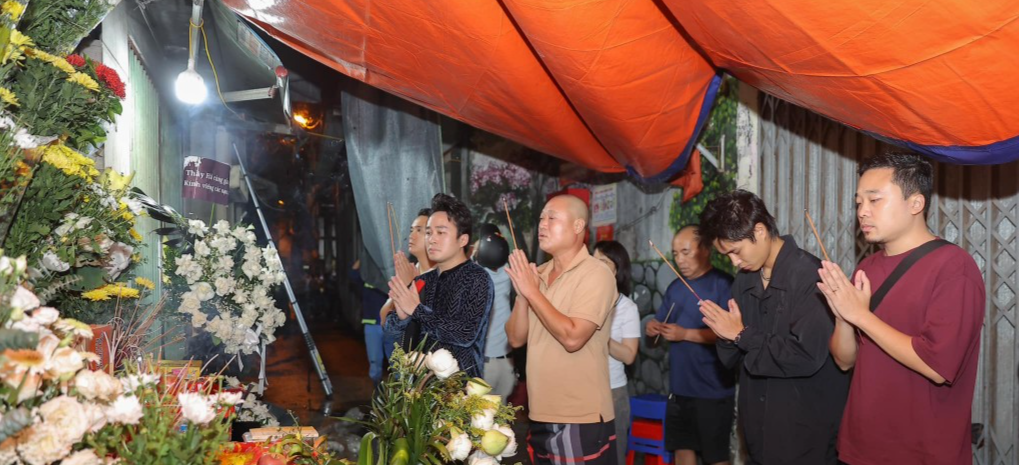 Ca sĩ Tùng Dương và nhạc sĩ Tăng Duy Phúc chia sẻ nỗi đau với nạn nhân vụ cháy chung cư mini tại Khương Hạ