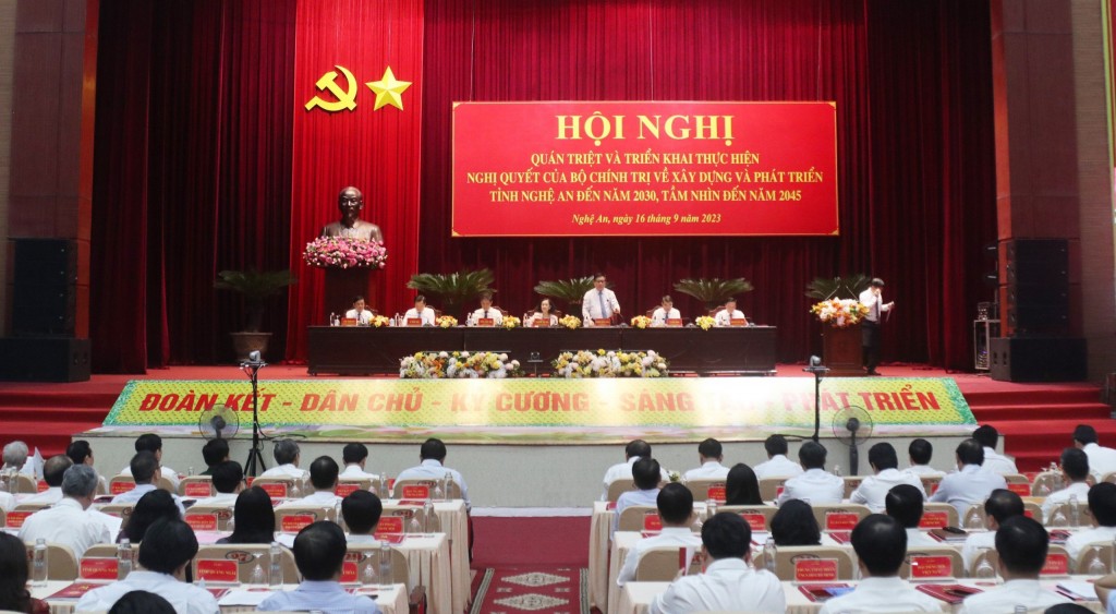 Toàn cảnh hội nghị tại điểm cầu chính Nhà văn hóa Lao động tỉnh Nghệ An.