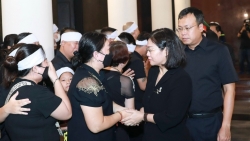 Phó Bí thư Thường trực Thành ủy Hà Nội viếng, chia sẻ nỗi đau với gia đình nạn nhân vụ cháy chung cư mini