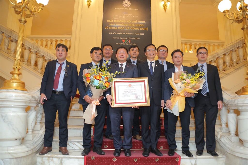 Tập thể cán bộ, kỹ sư BSR nhận giải thưởng Nhà nước về KHCN 2022