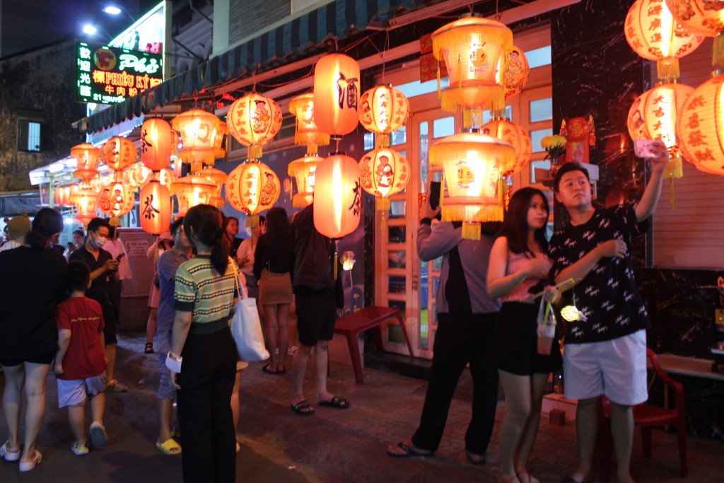 TP Hồ Chí Minh: Phố lồng đèn lung linh đón Trung thu