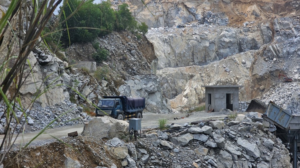 Quảng Nam: Hết hạn thuê đất, Công ty Rạng Đông vẫn sản xuất, vận chuyển khoáng sản ra khỏi mỏ