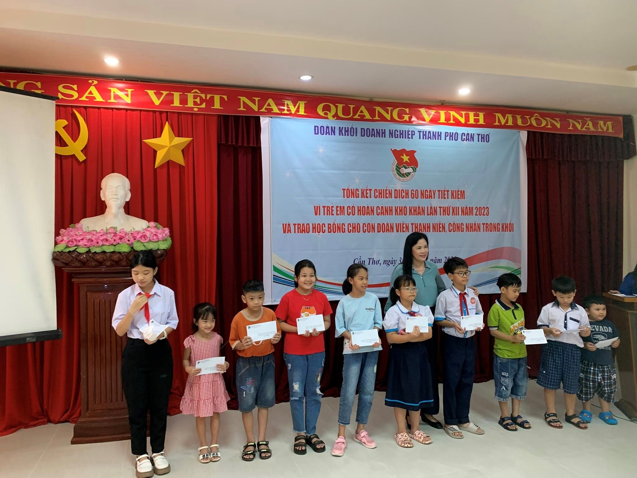 Thanh niên PC Cần Thơ cùng một mùa hè "Tiết kiệm"