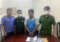 Quế Phong (Nghệ An): Bắt giữ đối tượng vận chuyển 1 bánh heroin