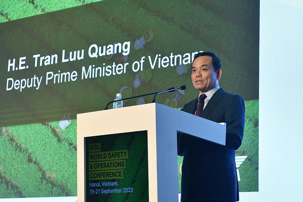 Phó Thủ tướng Trần Lưu Quang phát biểu tại Hội nghị toàn cầu về an toàn và khai thác hàng không năm 2023 sáng 19/9 - Ảnh: VGP/Hải Minh