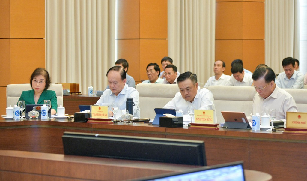 Đại biểu  Thành phố Hà Nội tham dự phiên họp.