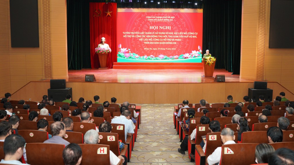 Trong những tháng cuối năm, tình hình an ninh trật tự trên địa bàn quận càng phát được siết chặt khi nhu cầu sử dụng pháo chơi Tết của người dân tăng cao