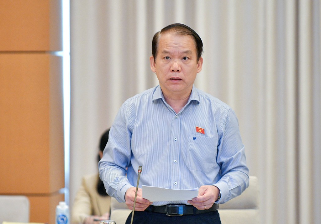 Chủ nhiệm Uỷ ban Pháp luật của Quốc hội Hoàng Thanh Tùng báo cáo thẩm tra Dự án Luật Thủ đô (sửa đổi)