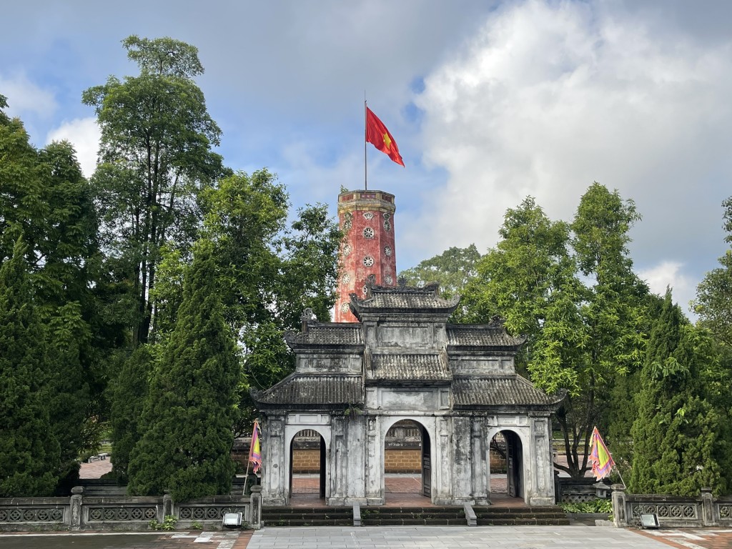 Thành cổ Sơn Tây không chỉ mang trong mình dấu ấn lịch sử, mà còn gây ấn tượng với du khách bởi vẻ đẹp khác biệt của một của công trình kiến trúc phòng thủ cổ độc đáo và tinh tế.