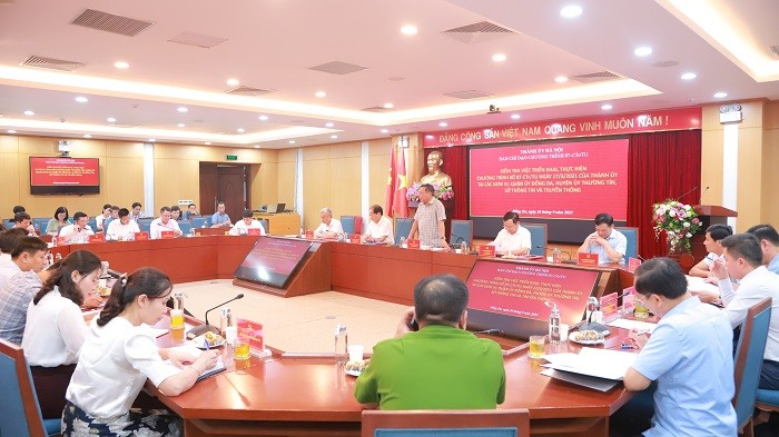 Quang cảnh buổi làm việc