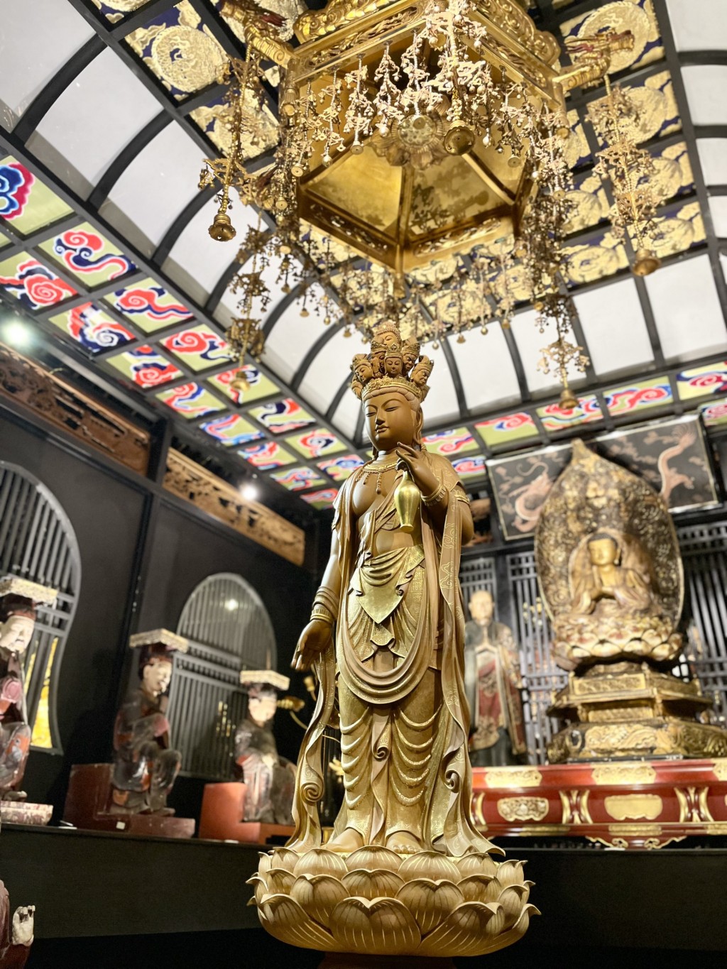 Tôn tượng “Thập nhất diện Quán Âm” sẽ được trưng bày tại triển lãm “Tây Bổ Đà vô lượng đại bi hoá thân”. Ảnh: Phạm Nghiêm Trai