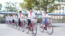 Quỹ Bảo trợ Trẻ em Việt Nam trao tặng xe đạp cho học sinh tại Hưng Yên