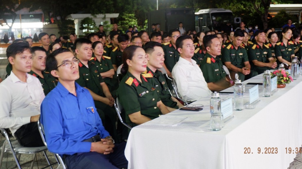 Chương trình giao lưu “Thanh niên Đà Nẵng - Tuổi trẻ Khu 5” thu hút gần 300 đoàn viên, thanh niên tham dự (ảnh Đ.Minh)