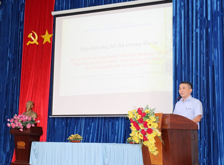 Ông Võ Ngọc Sang – Phó Giám đốc Ban Quản lý dự án đầu tư xây dựng công trình giao thông tỉnh Bình Dương phát biểu tại buổi họp