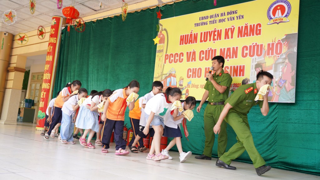 Ngành Giáo dục Hà Nội hưởng ứng ngày Pháp luật Việt Nam năm 2023