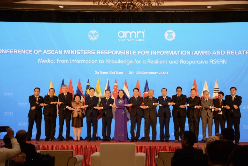 Các nước thành viên ASEAN và các nước đối thoại, thảo luận giải pháp thúc đẩy chuyển đối số; nâng cao khả năng tiếp cận internet và kỹ năng số cho người dân (ảnh Út Vũ)