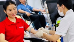 Người TNG Holdings Vietnam mang “giọt thương” gửi vào ngân hàng máu